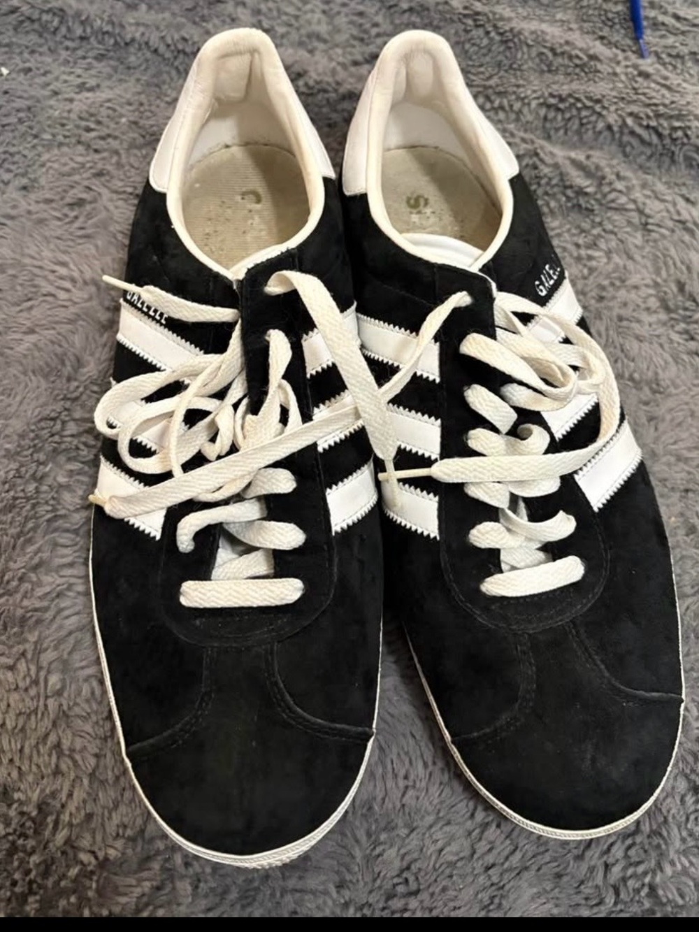 Mens adidas gazelle soccer/casual Sneakers. Size 10.5